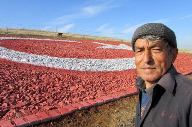 Çakıl Taşlarıyla Dev Türk Bayrağı Yaptı! 5