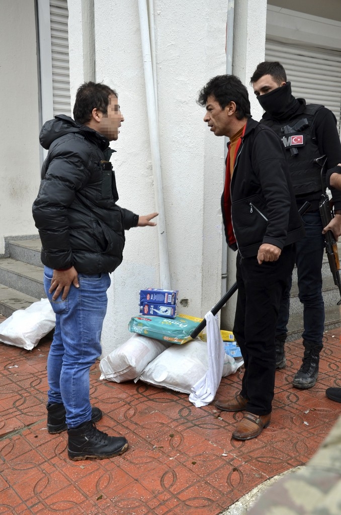 Silopi'de Polisten Vatandaşa Gıda Yardımı 20