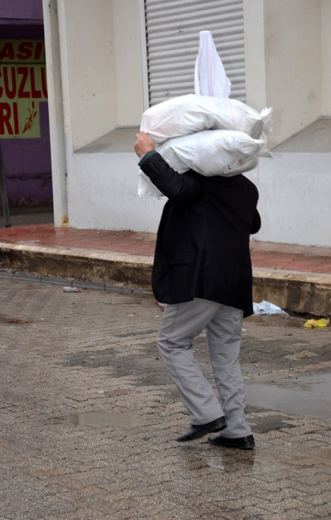 Silopi'de Polisten Vatandaşa Gıda Yardımı 9