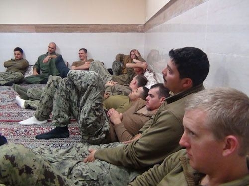 İran Esir ABD Askerlerini Bıraktı 1