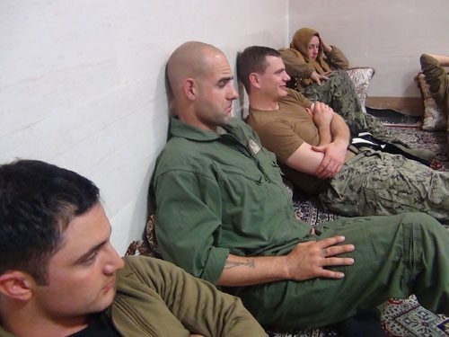 İran Esir ABD Askerlerini Bıraktı 2