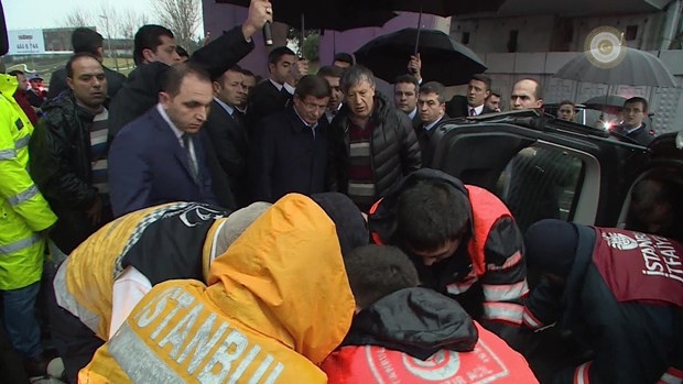 Davutoğlu Trafik Kazasını Görünce Durdu 1