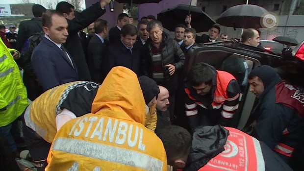 Davutoğlu Trafik Kazasını Görünce Durdu 2