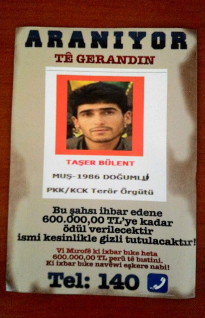 Bitlis'te Aranan PKK'lıların Afişleri Asıldı! 1