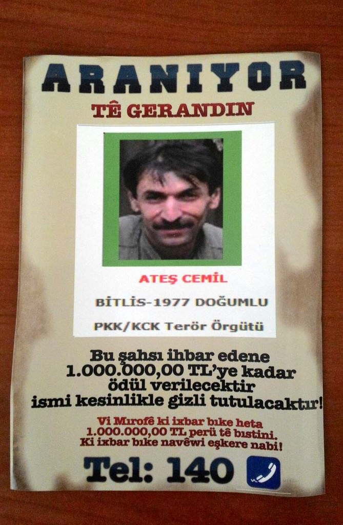 Bitlis'te Aranan PKK'lıların Afişleri Asıldı! 3