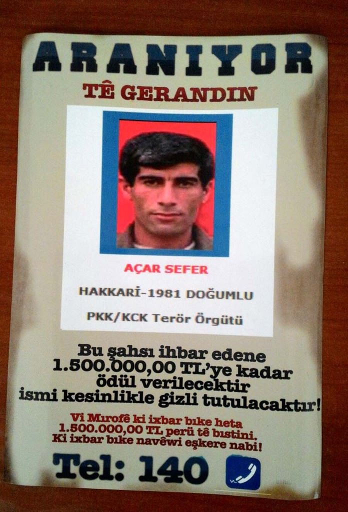 Bitlis'te Aranan PKK'lıların Afişleri Asıldı! 4