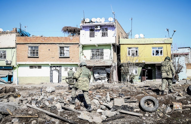 Diyarbakır Sur'da Terörden Kaçış 10
