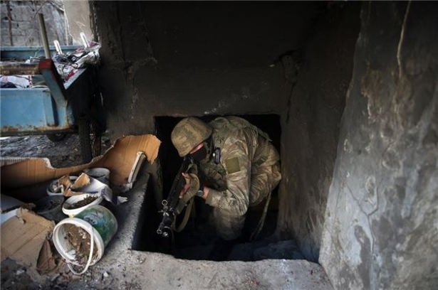 Asker, PKK Tünellerine İndi! 10