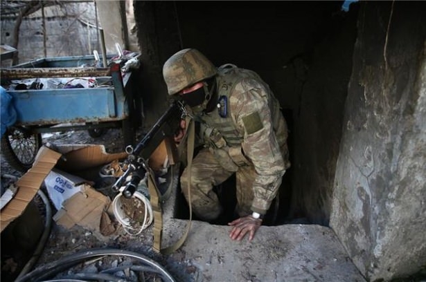Asker, PKK Tünellerine İndi! 11
