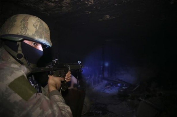 Asker, PKK Tünellerine İndi! 9