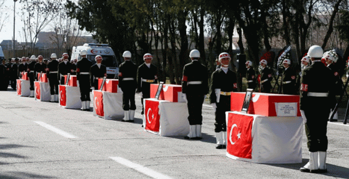 Türkiye Şehitlerine Ağlıyor 8