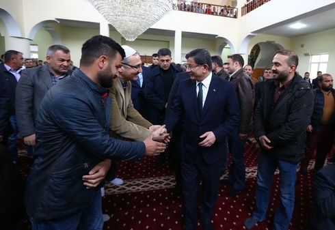 Başbakan Davutoğlu cuma namazını Silopi'de kıldı 1