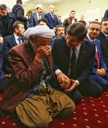 Başbakan Davutoğlu cuma namazını Silopi'de kıldı 4