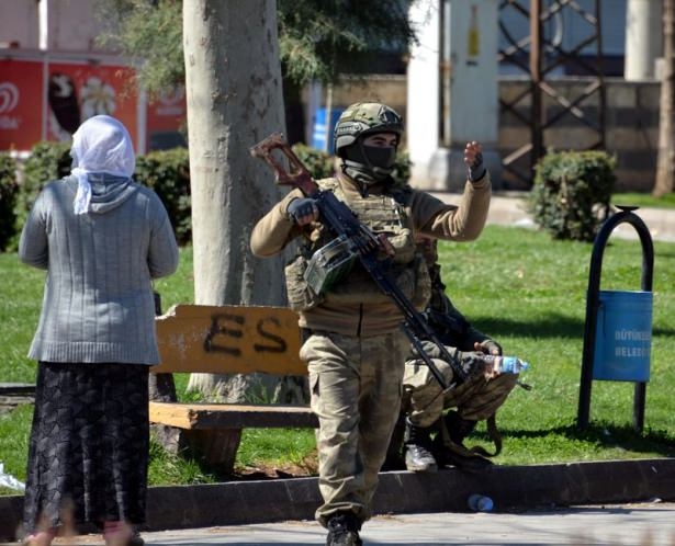'Çocuklarımızı PKK'dan geri almadan gitmeyiz' 27