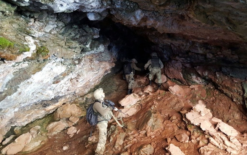 8 odalı PKK mağarasına dev operasyon 10