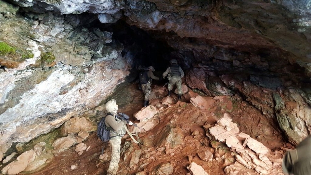 8 odalı PKK mağarasına dev operasyon 11