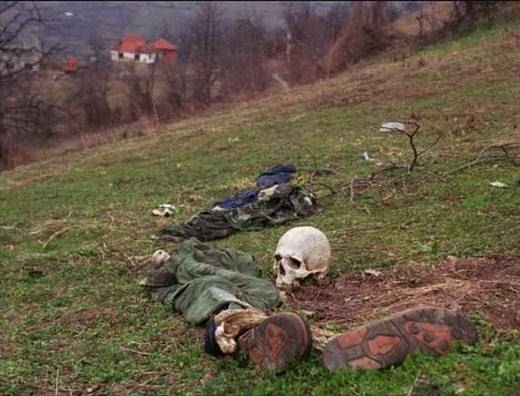 Srebrenitsa katliamının korkunç fotoğrafları 12