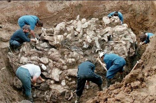 Srebrenitsa katliamının korkunç fotoğrafları 15