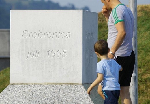 Srebrenitsa katliamının korkunç fotoğrafları 21