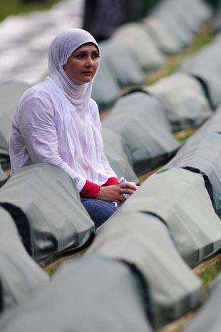 Srebrenitsa katliamının korkunç fotoğrafları 22