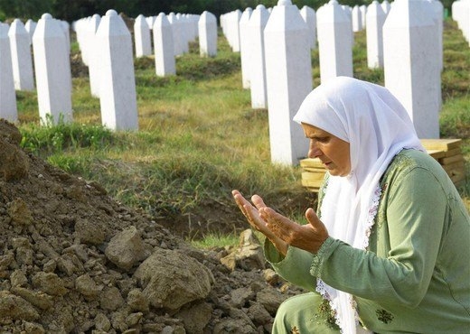 Srebrenitsa katliamının korkunç fotoğrafları 25