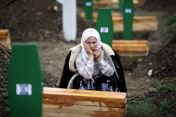 Srebrenitsa katliamının korkunç fotoğrafları 32