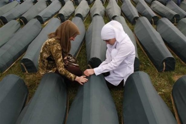 Srebrenitsa katliamının korkunç fotoğrafları 34