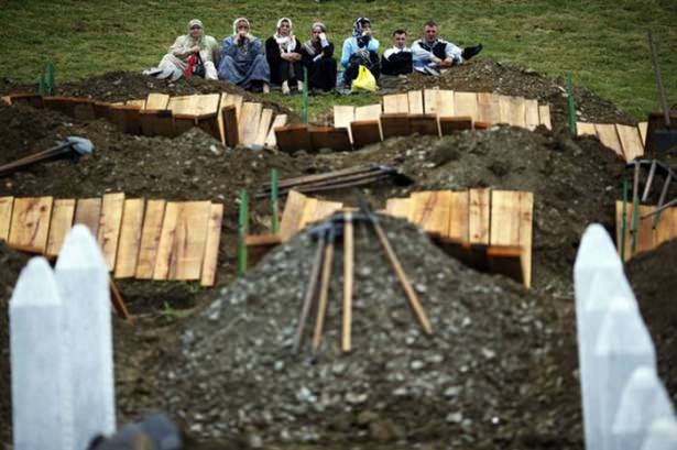 Srebrenitsa katliamının korkunç fotoğrafları 36