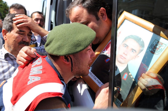 Jandarma Yüzbaşı Halil Özdemir'e son veda 12
