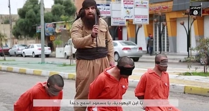 IŞİD sokak ortasında 3 kişinin kafasını kesti 3