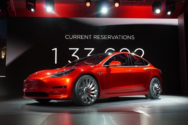 Tesla Model 3 görücüye çıktı 1