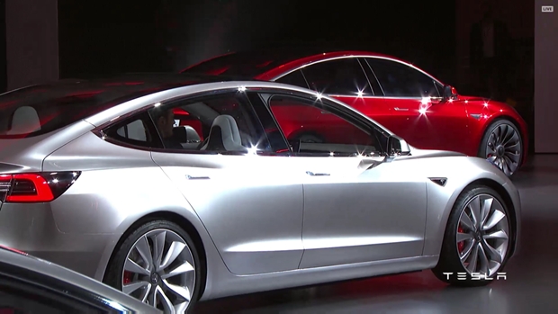 Tesla Model 3 görücüye çıktı 13