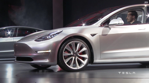Tesla Model 3 görücüye çıktı 15