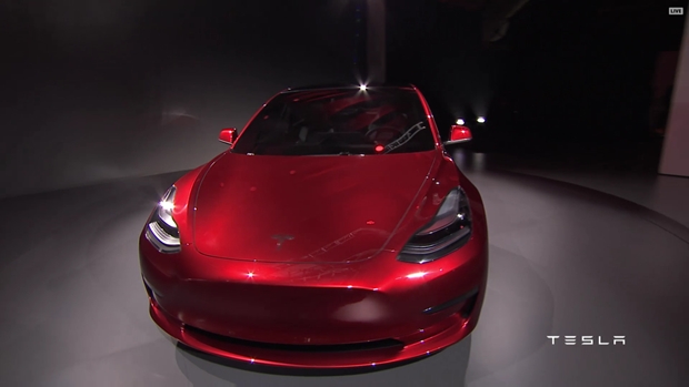Tesla Model 3 görücüye çıktı 17