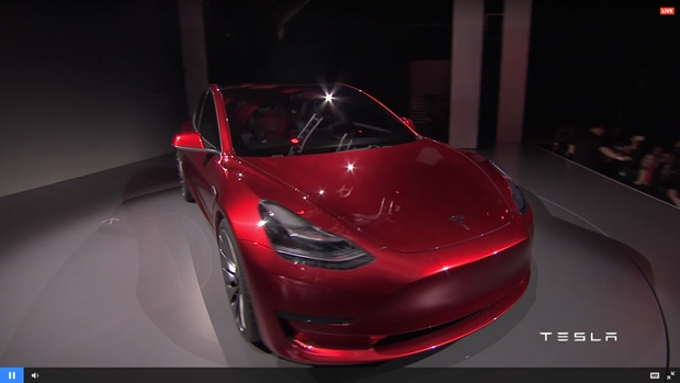 Tesla Model 3 görücüye çıktı 18