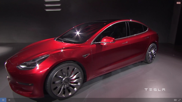 Tesla Model 3 görücüye çıktı 19