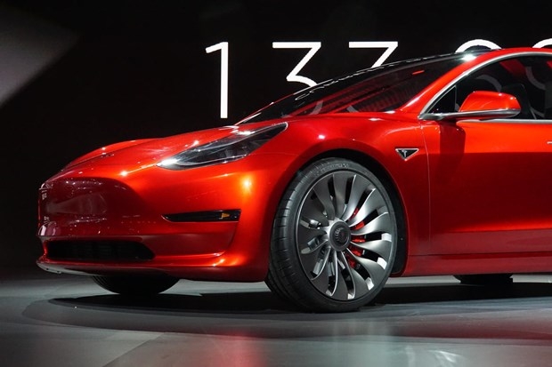 Tesla Model 3 görücüye çıktı 2
