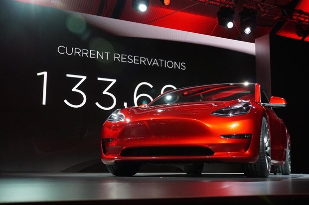 Tesla Model 3 görücüye çıktı 4