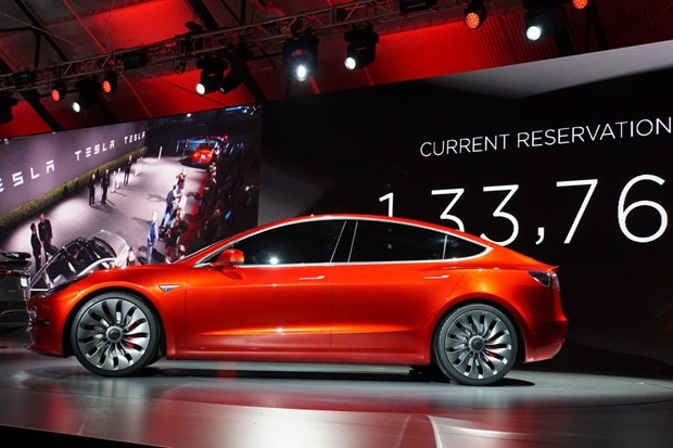 Tesla Model 3 görücüye çıktı 5