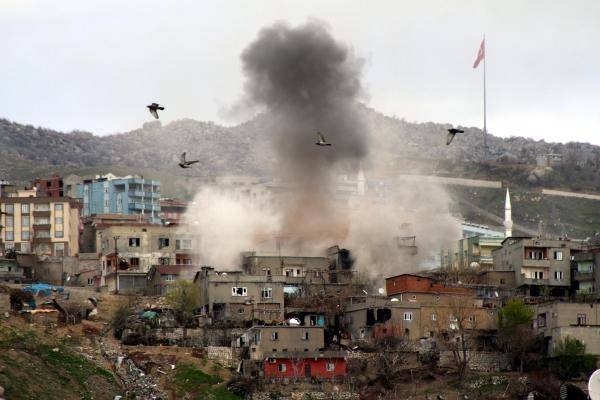 PKK'lı keskin nişancılara top atışı! 2
