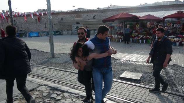 Taksim'de bıçaklı kadın paniği 2