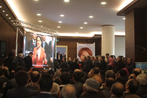 Meral Akşener il il dolaşıyor 50