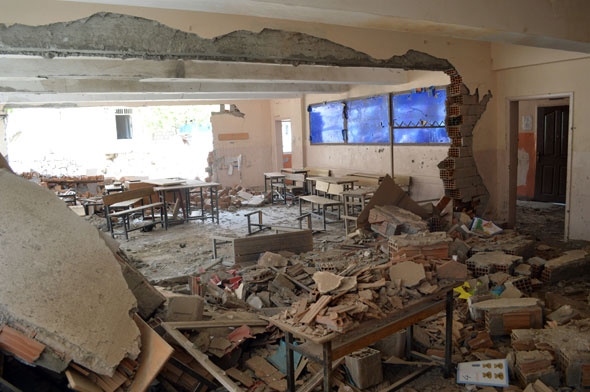 PKK'lı teröristler 10 okulu kullanılamaz hale getirdi 13