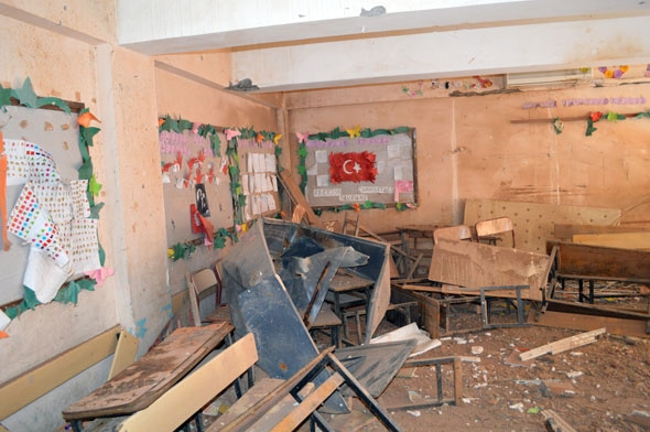 PKK'lı teröristler 10 okulu kullanılamaz hale getirdi 8
