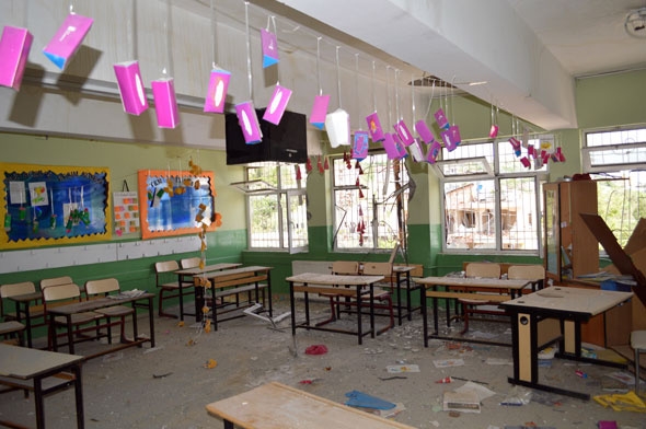 PKK'lı teröristler 10 okulu kullanılamaz hale getirdi 9