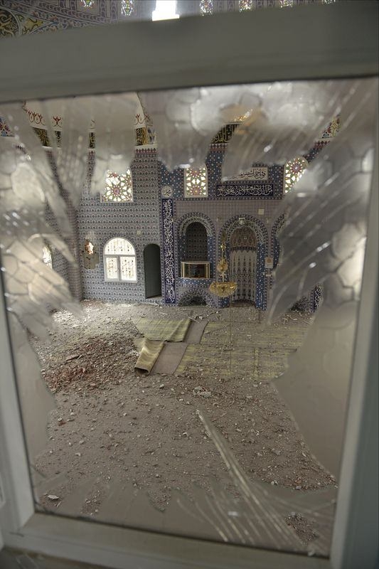PKK'lı teröristler cami ve okulu yakıp yıktı! 11