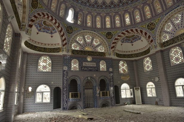 PKK'lı teröristler cami ve okulu yakıp yıktı! 2