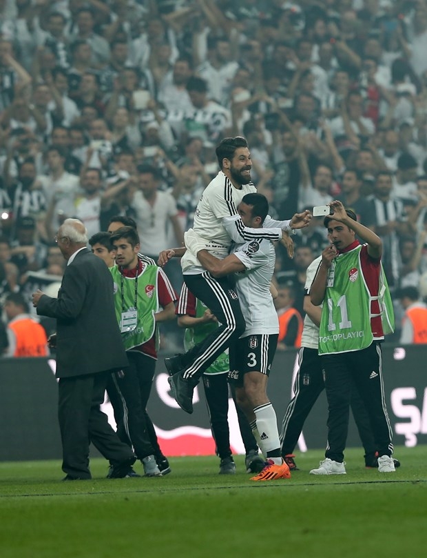 Beşiktaşlı futbolcuların şampiyonluk sevinci 16
