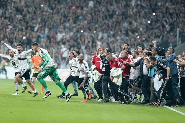 Beşiktaşlı futbolcuların şampiyonluk sevinci 2