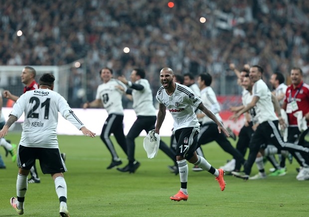 Beşiktaşlı futbolcuların şampiyonluk sevinci 3